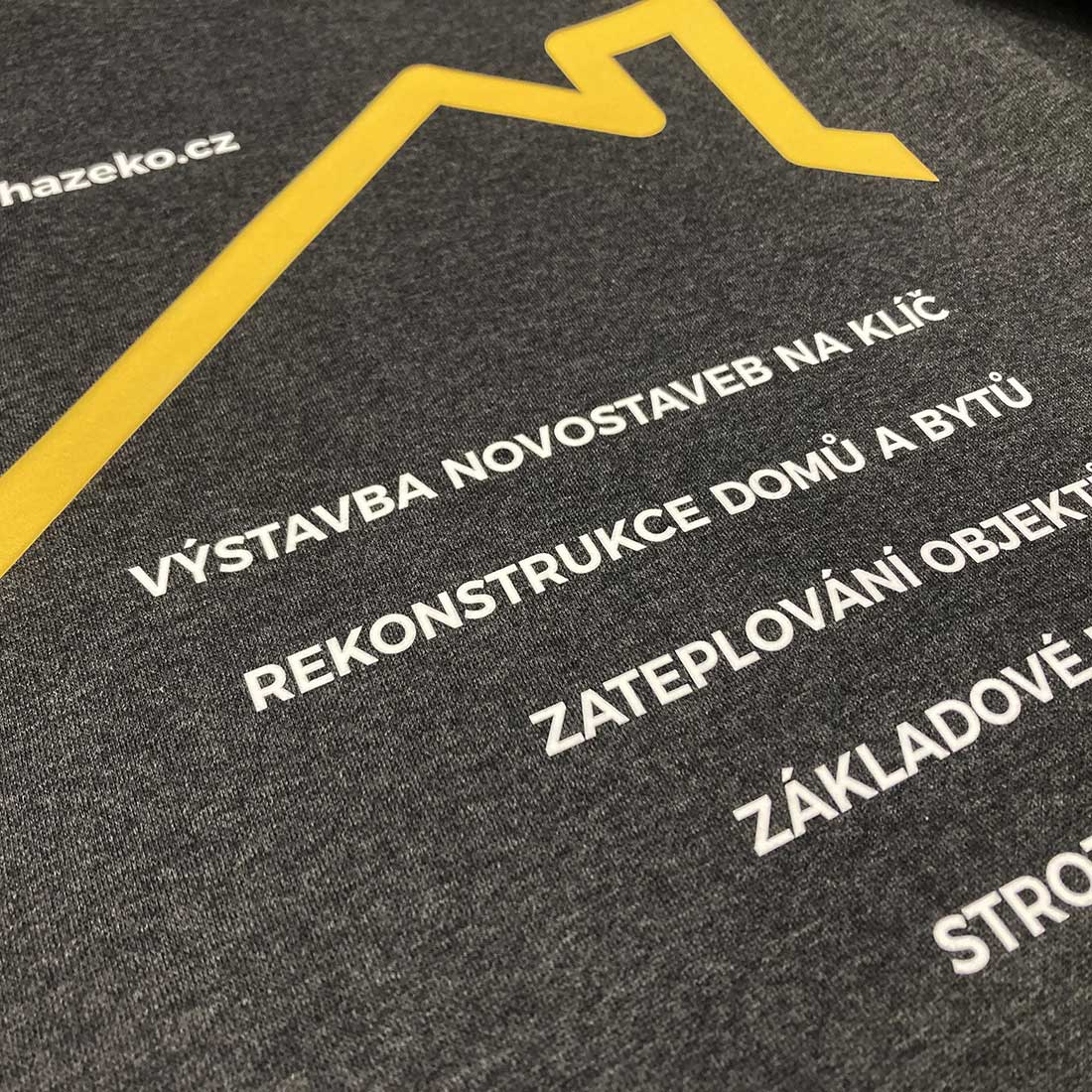 mikina HAZEKO premium mikina Build Your Brand mikina s DTF potiskem firemní mikina stavební firmy pracovní mikina s logem mikina Build Your Brand 300g kvalitní firemní oblečení mikina s kapucí HAZEKO DTF potisk mikiny stavební firemní oblečení